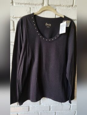 d&co. Women's Black Long-Sleeve Scoop Neck Top
